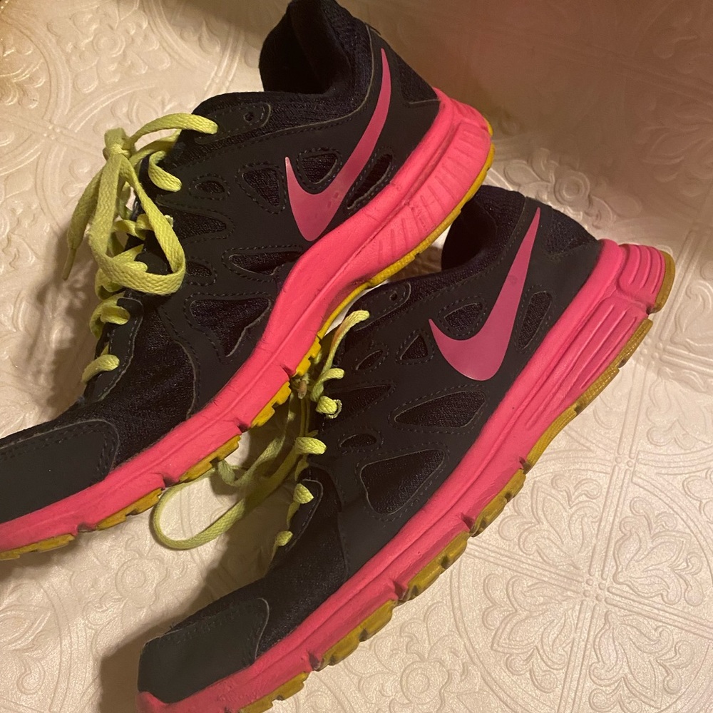 Nike Revolution 2